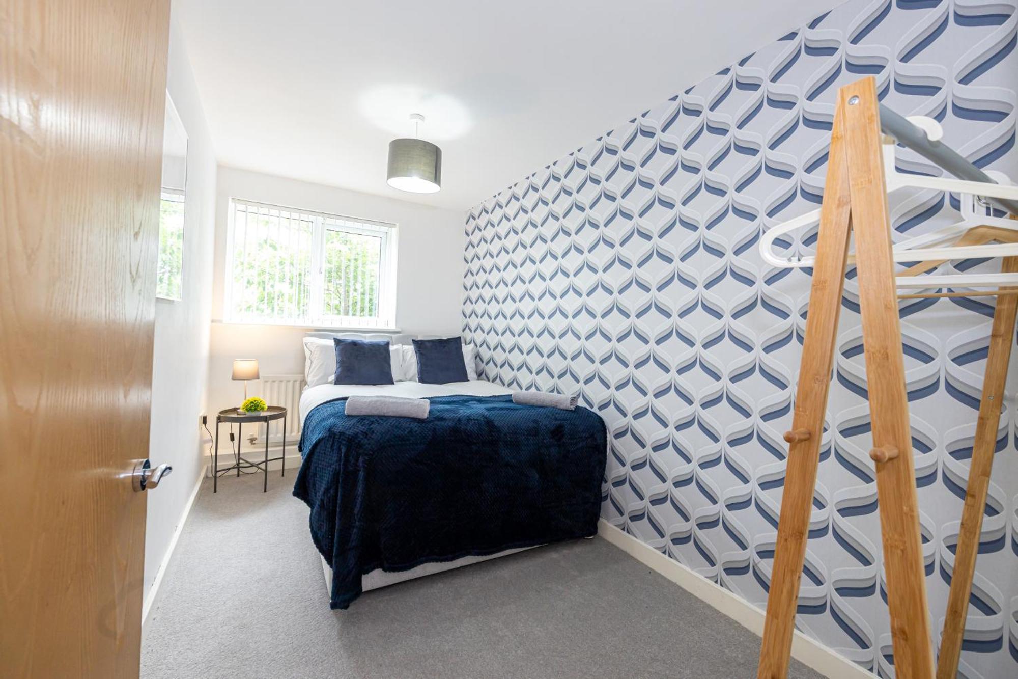 Apartment Near Centre, Etihad, Coop Live